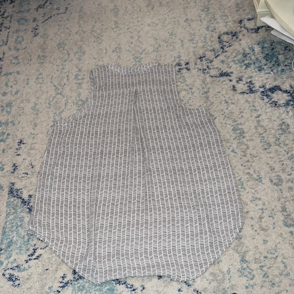 Lush Sleeveless Blouse - Picture 3 of 4